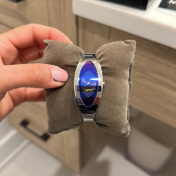 Brand new Women’s Esprit watch. - Picture 3 of 3